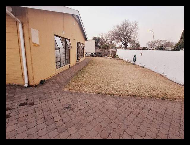 4 BEDROOM HOUSE FOR SALE IN KEMPTON PARK WEST